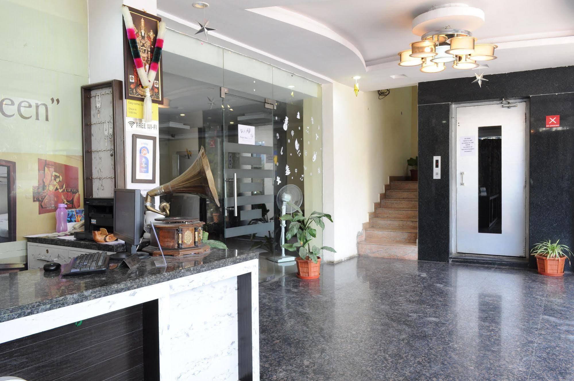 Oyo 17375 My Place Kondapur Hicc Hyderabad Exterior photo