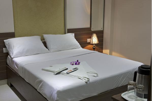Oyo 17375 My Place Kondapur Hicc Hyderabad Room photo